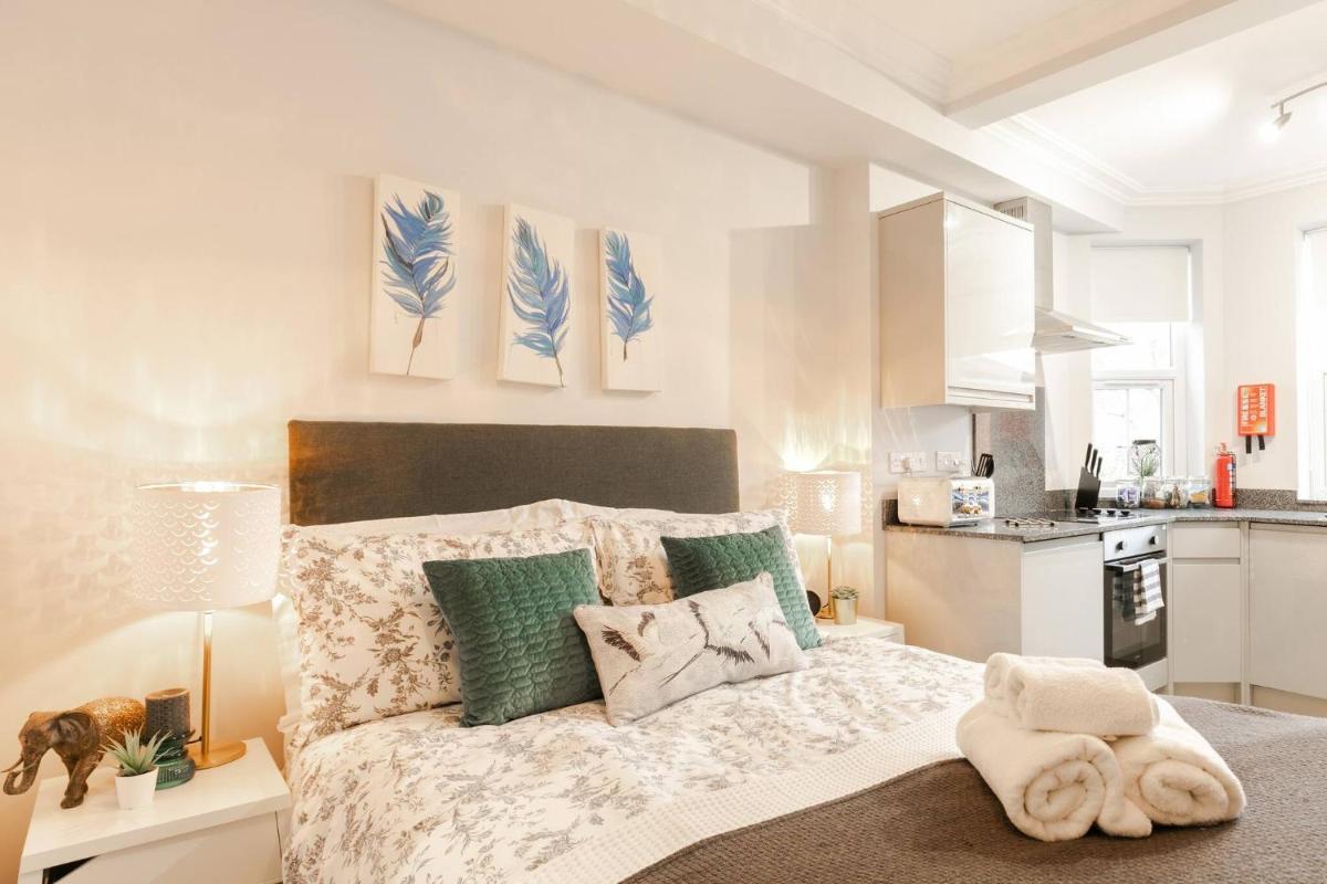 12 Helena Luxury Serviced Apartment - Housity
