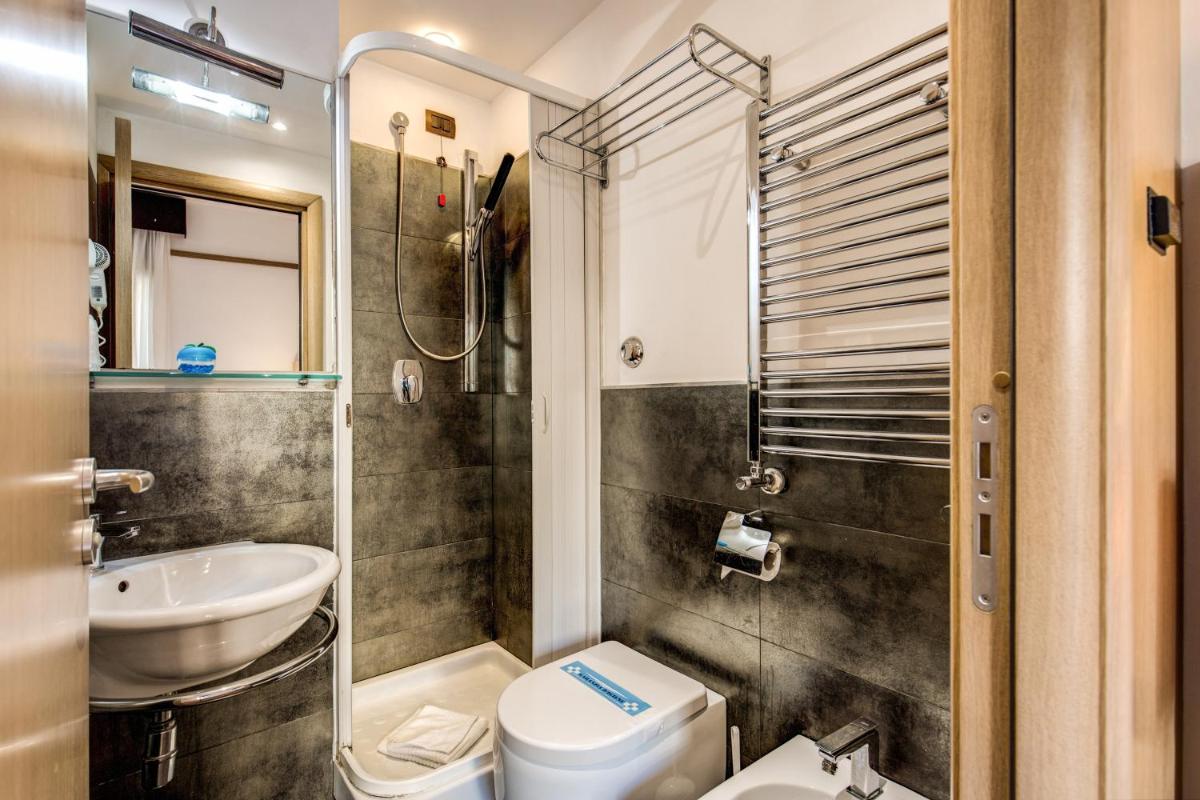 Ginevra Palace Hotel - Housity