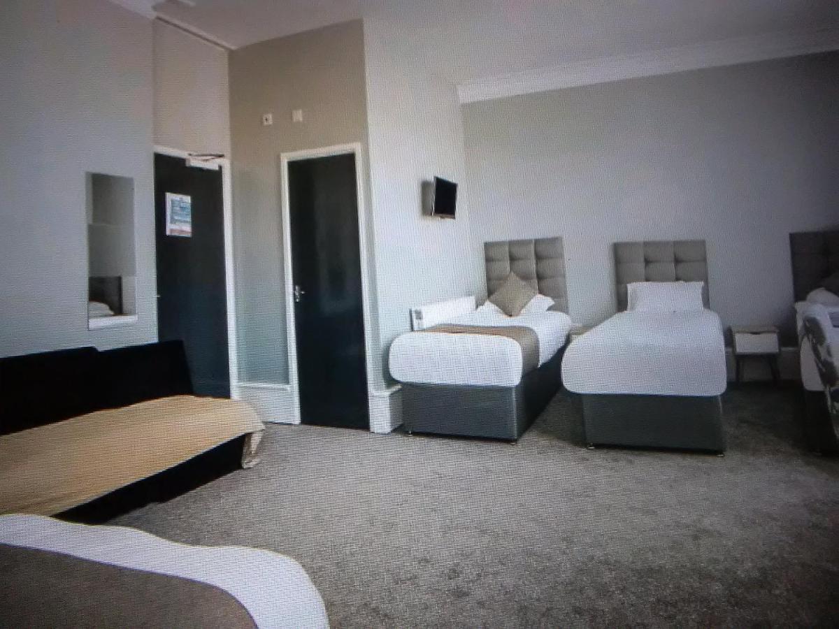 Newcastle West Hotel & Bar - Housity
