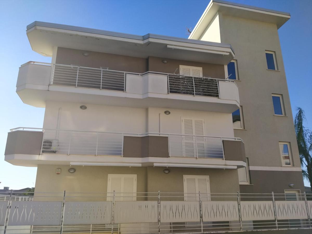 B&B White One - Housity