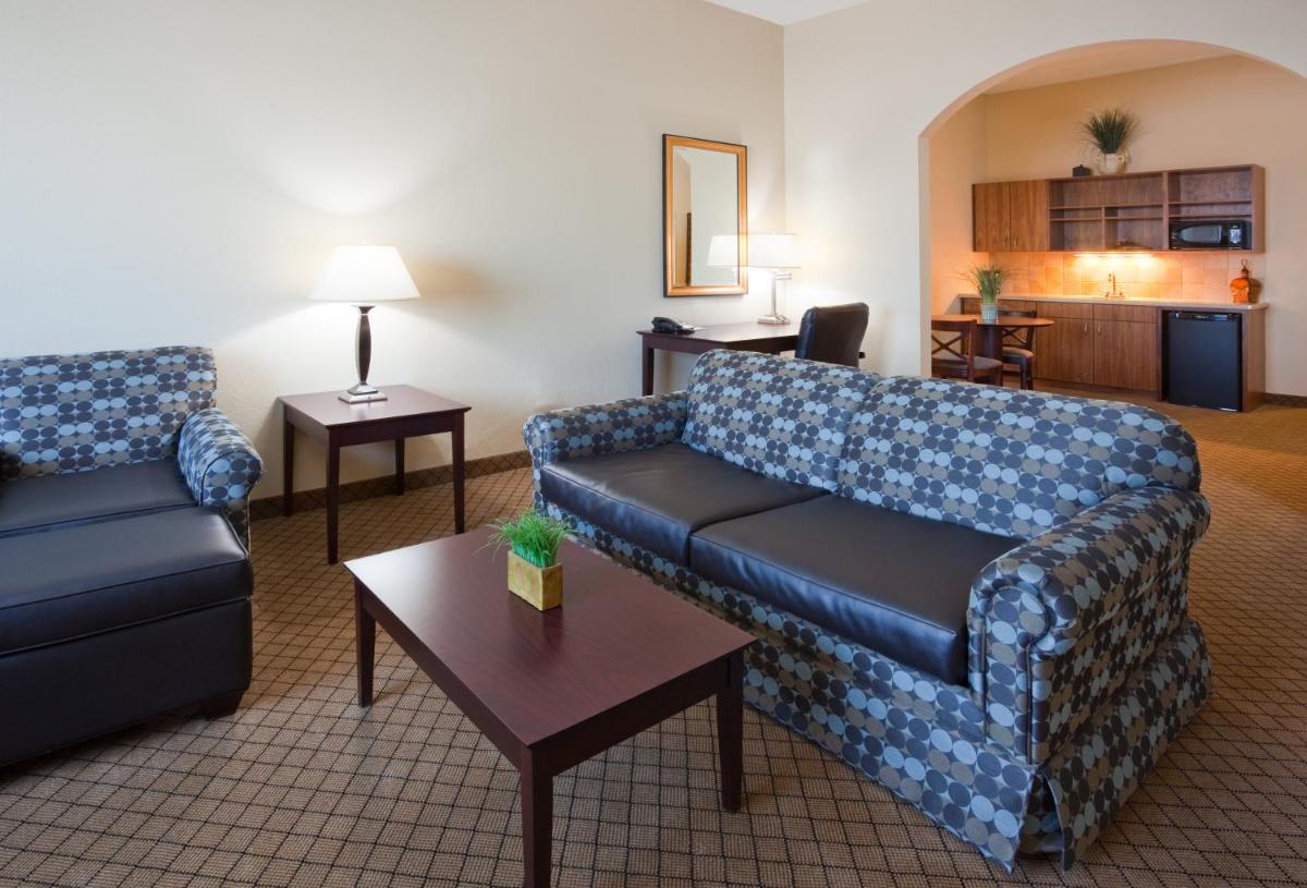 Holiday Inn Express Hotel & Suites Mankato East by IHG - Housity
