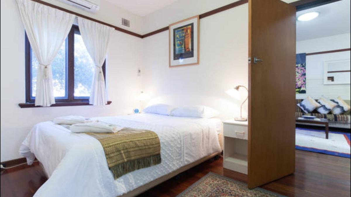 B4 Crawley Apartment 1 BRM & Sleepout near UWA - Housity