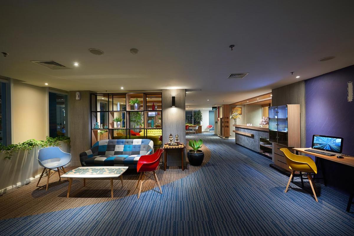 Deka Hotel Surabaya HR Muhammad - Housity