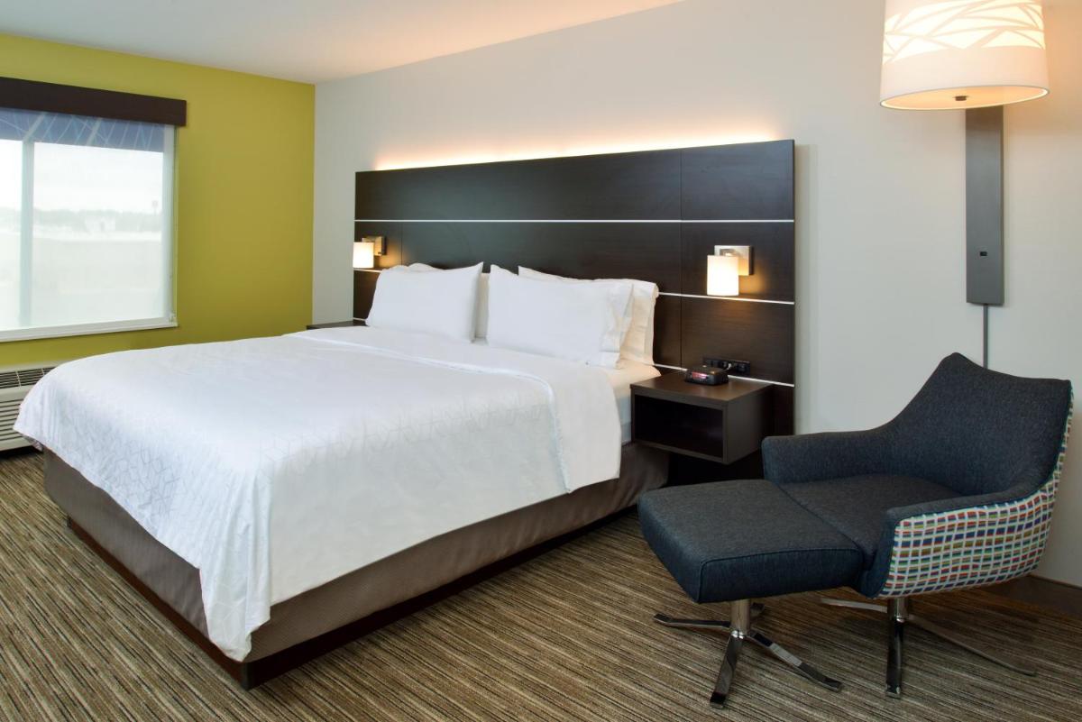 Holiday Inn Express & Suites Pueblo by IHG - Housity