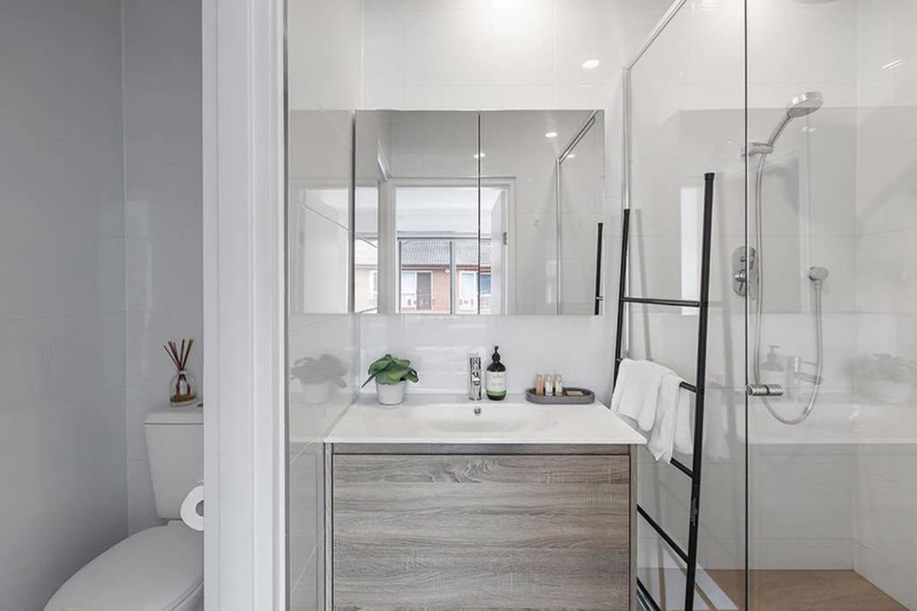 Heart of Ormond Apartment by Ready Set Host - Housity