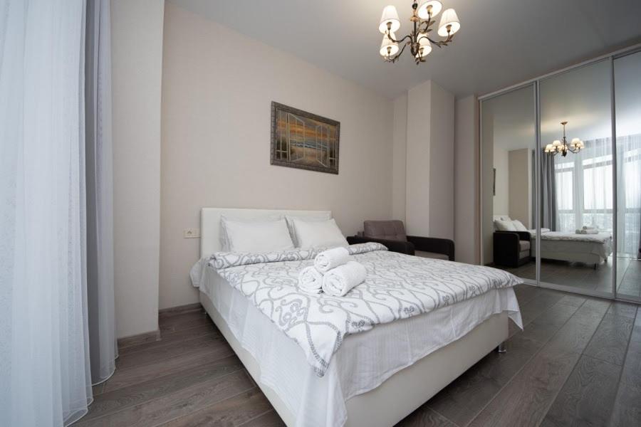 Stylish Panoramic apartments Dnipro Sail riverside - Housity