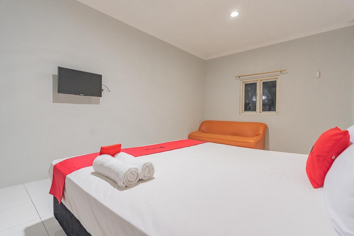 RedDoorz Plus at Bukit Cinta Street Balikpapan - Housity