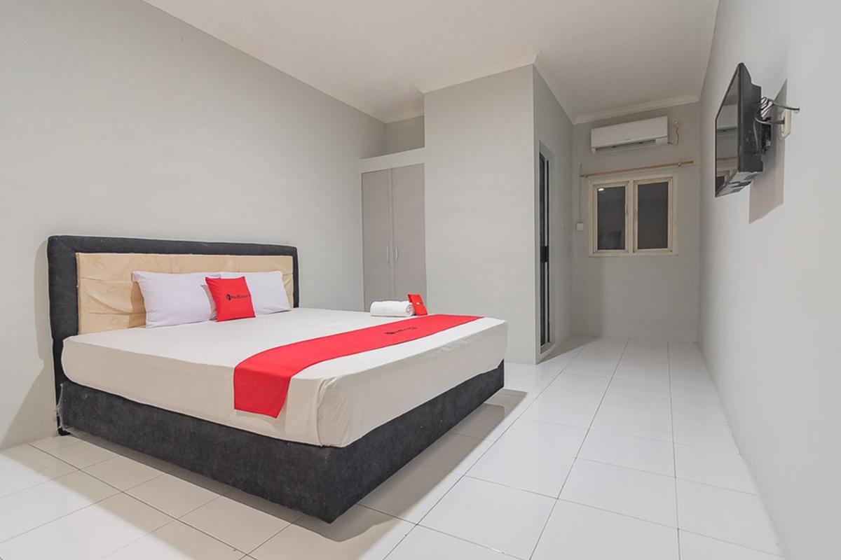 RedDoorz Plus at Bukit Cinta Street Balikpapan - Housity