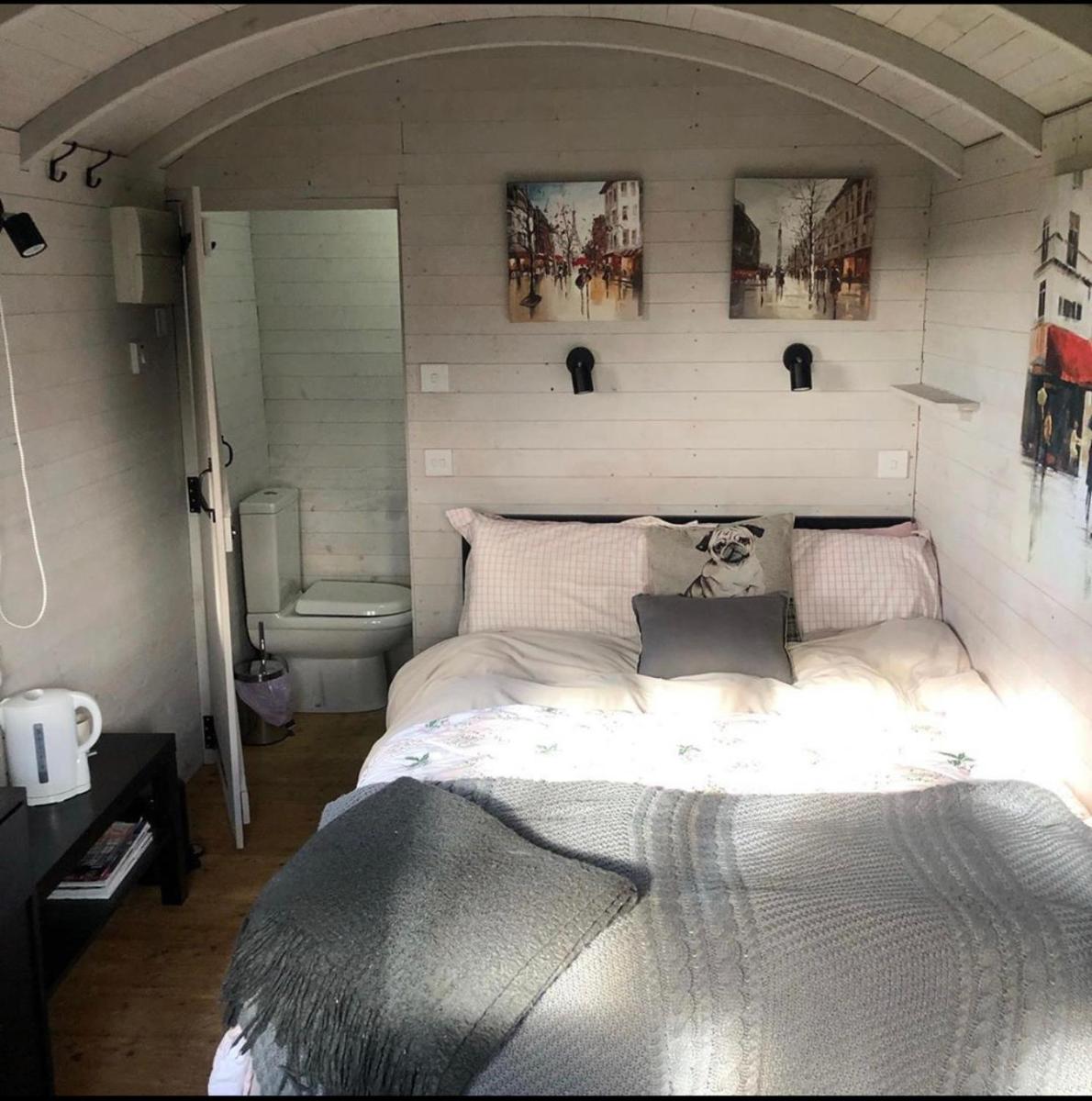 The Cherry Tree Gypsy Wagon - Housity