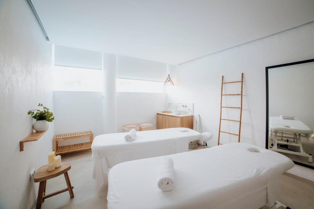 Cama o camas de una habitación en Alannia Guardamar