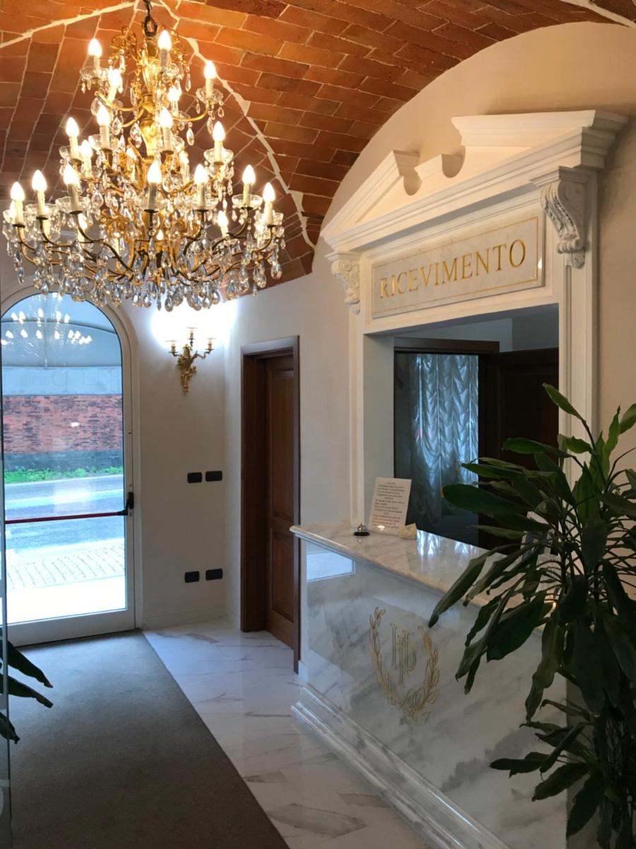 Hotel Paola - Housity