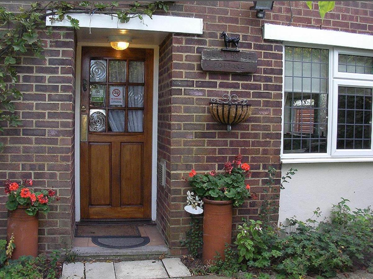 Black horse cottage - Housity