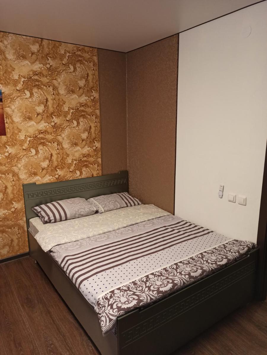 Suitetrails - Apartment on Prospekt Shahterov 92