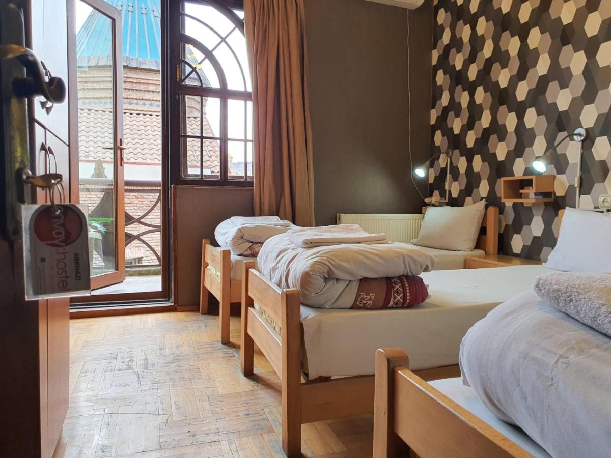 Envoy Hostel and Tours - Housity