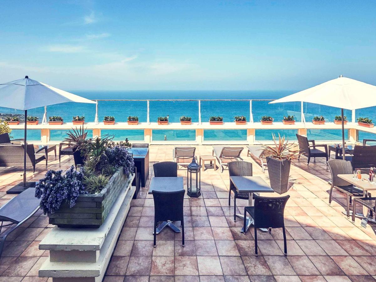 Vue générale sur la mer ou vue sur la mer prise depuis l'hôtel