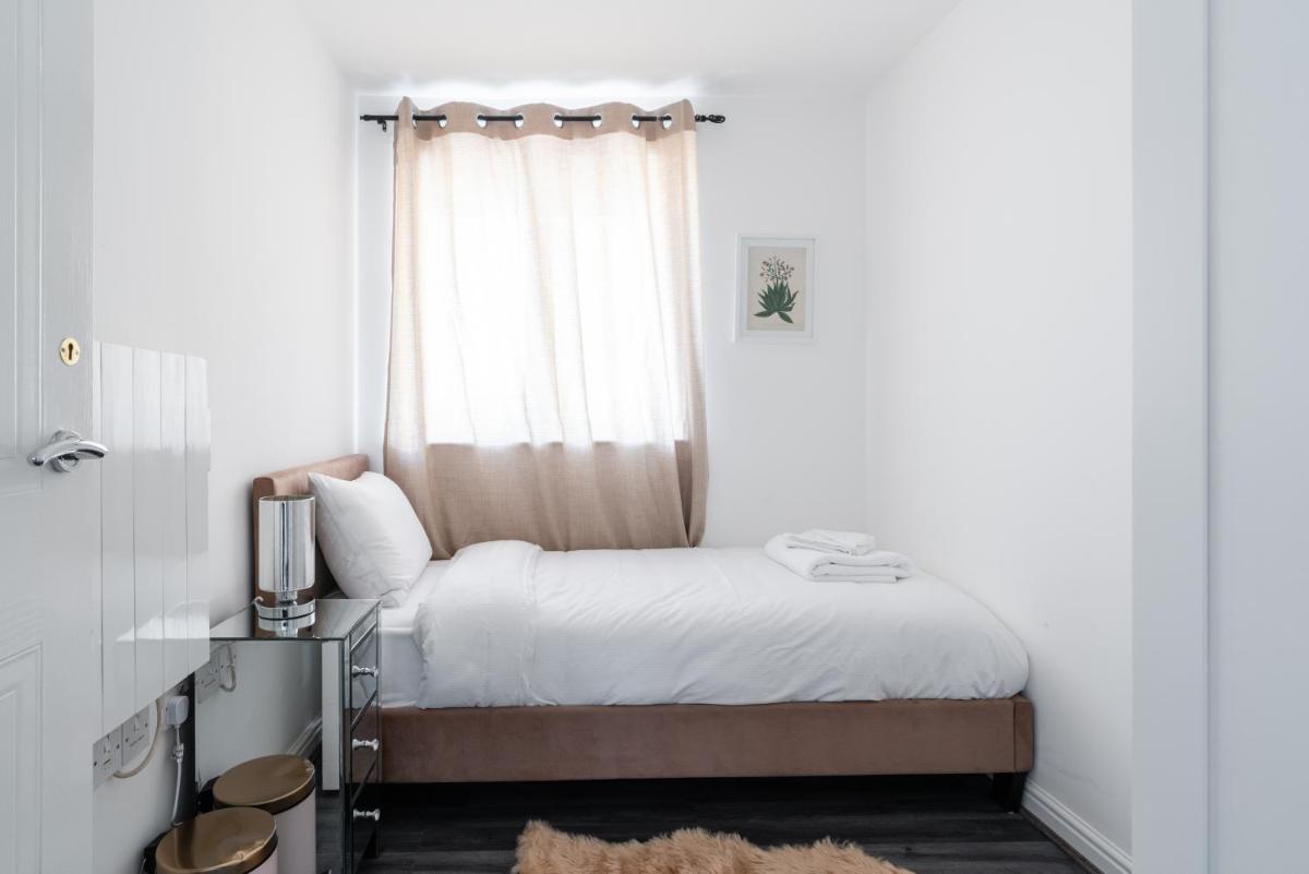 Suites by Rehoboth - Abbey Wood Station - London Zone 4 - Housity