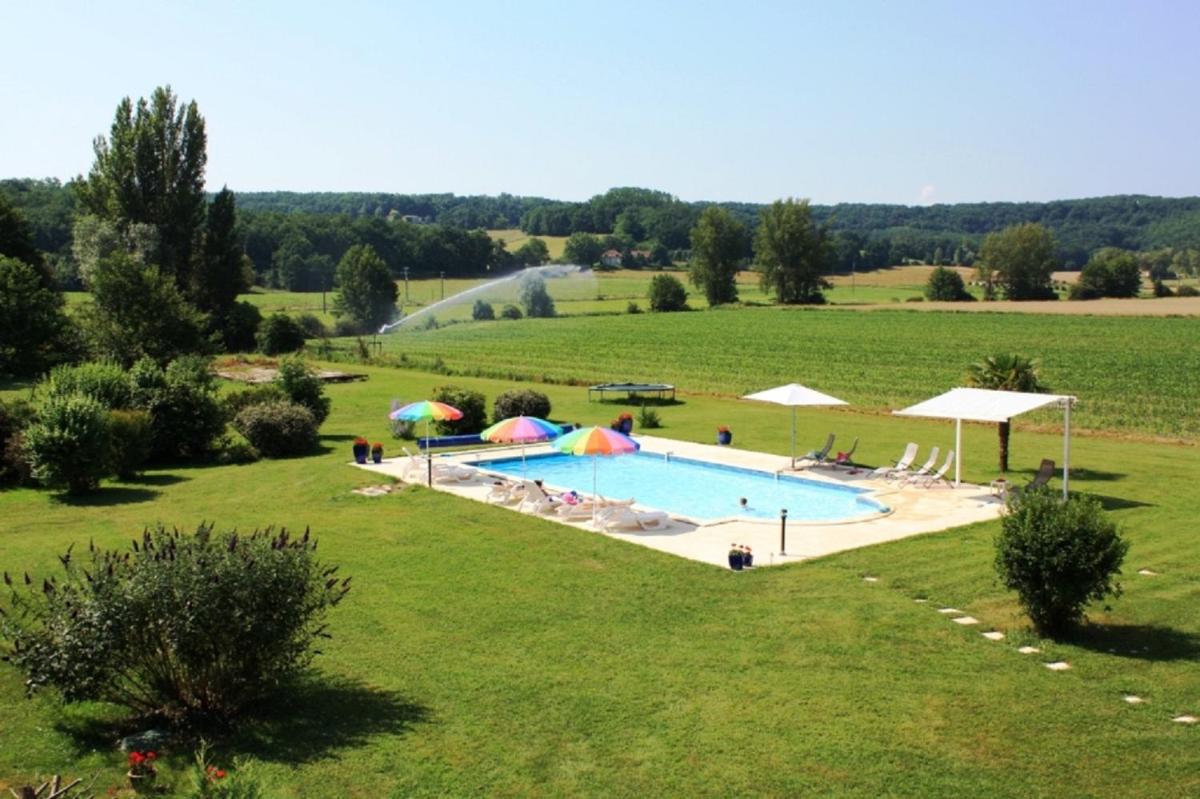 Gîtes Grand Pré ! et la Roulotte de Roquecor - Housity