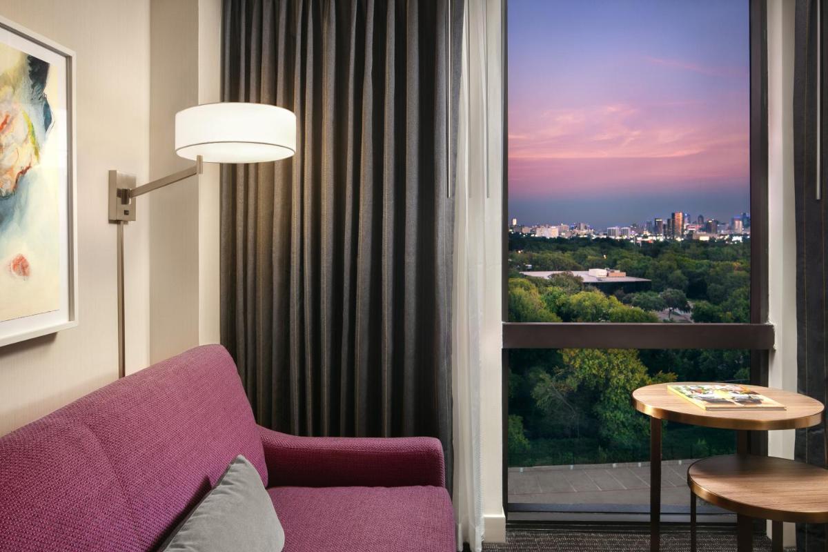 Crowne Plaza Dallas Market Ctr - Love Field, an IHG Hotel - Housity