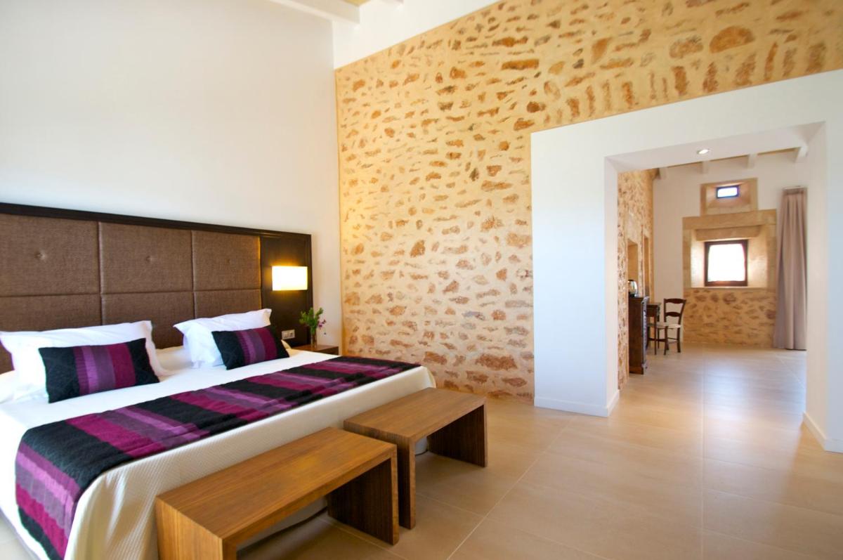 Cama o camas de una habitación en Bennoc Petit Hotel - Only Adults