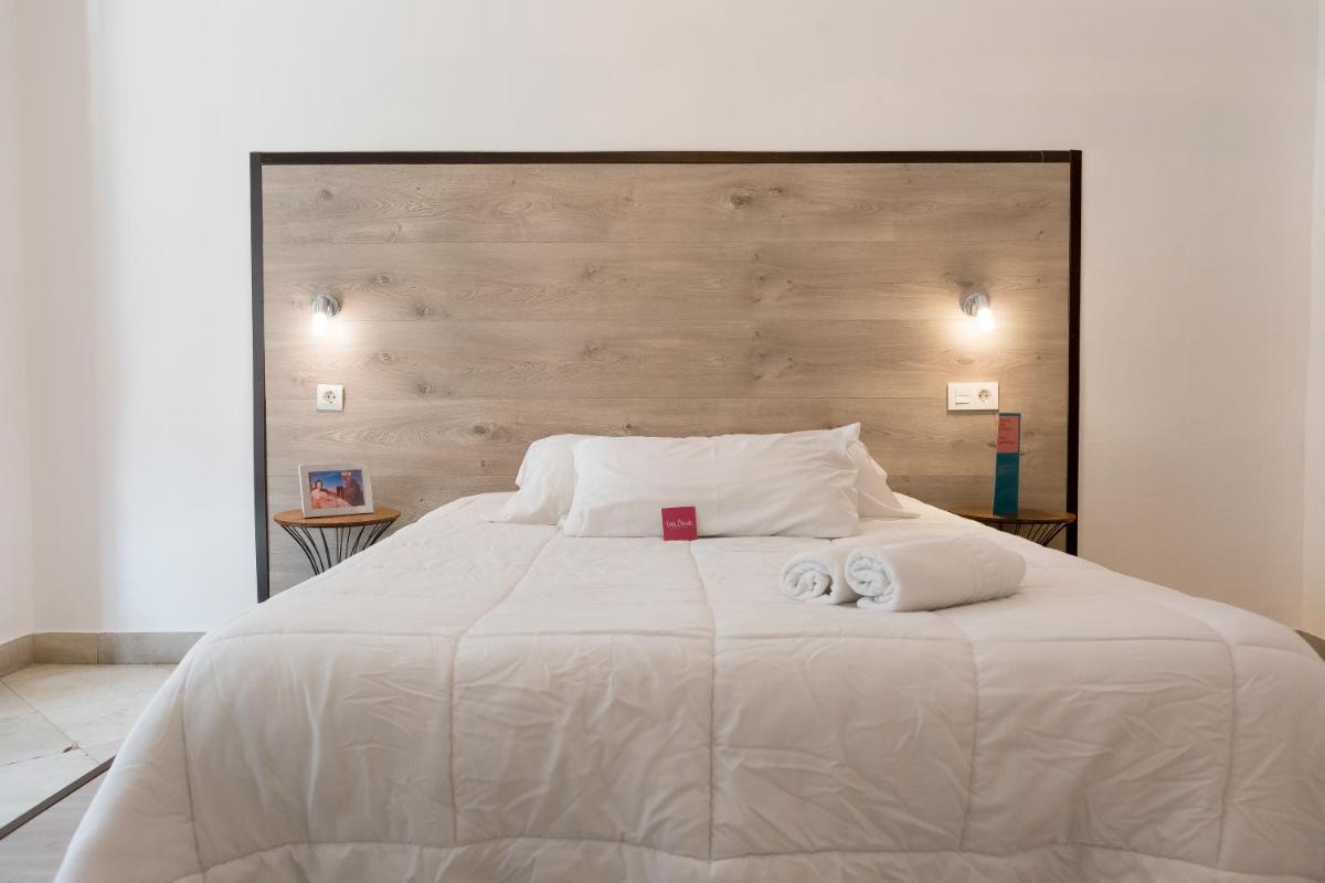 Gala Placida 1923 - Housity