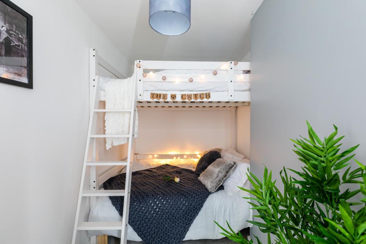 The Hollywood - Beautiful 3 Bedroom House - Housity
