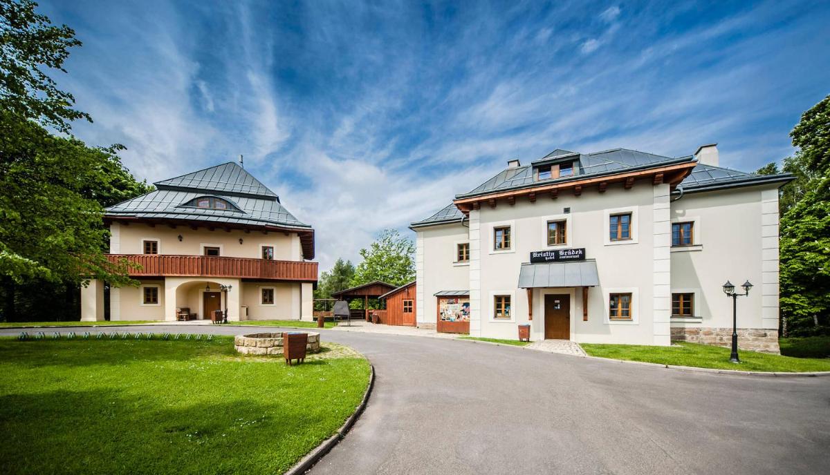 Hotel Kristin Hrádek - Housity