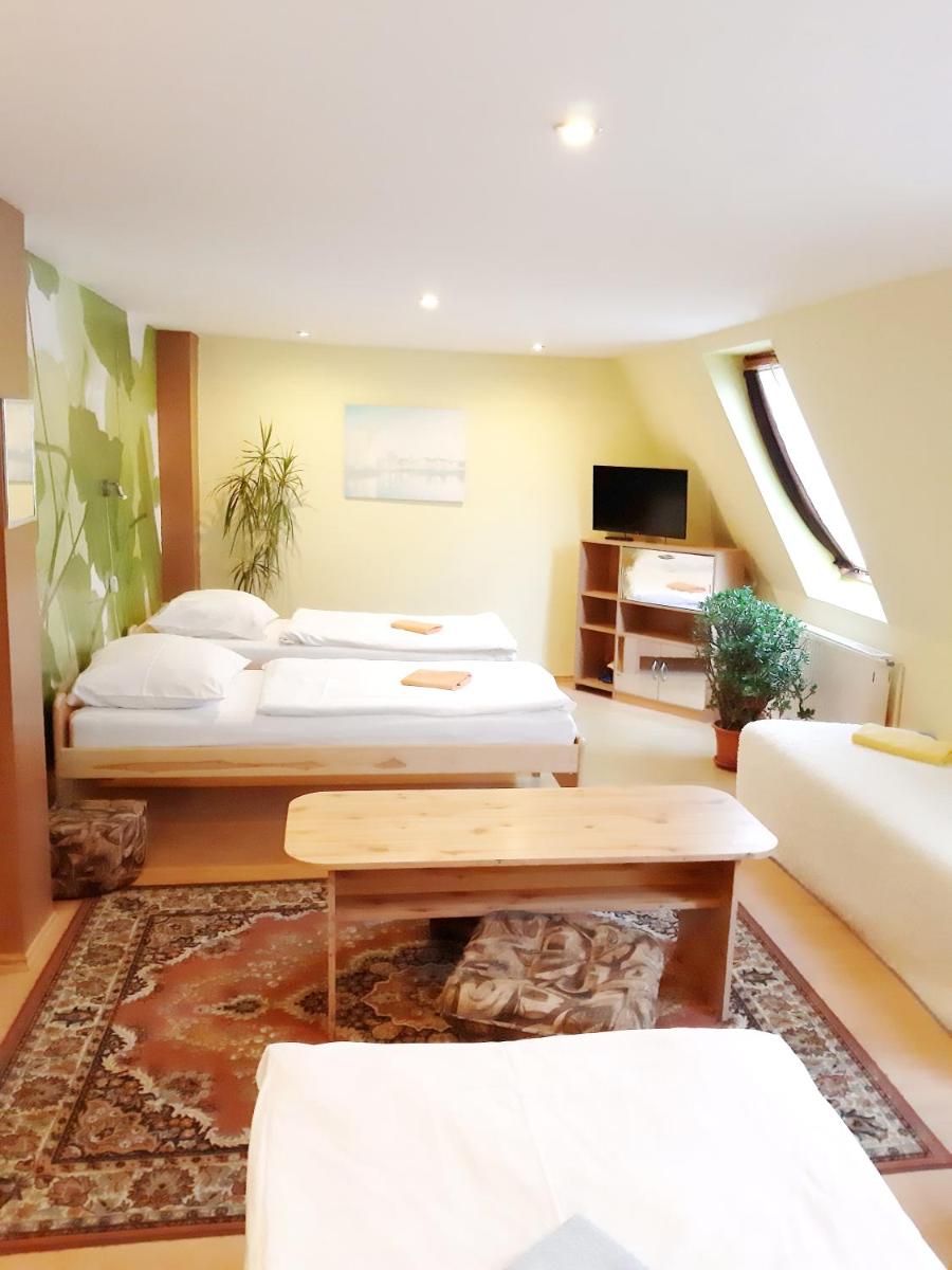 Penzion Havaj - Housity