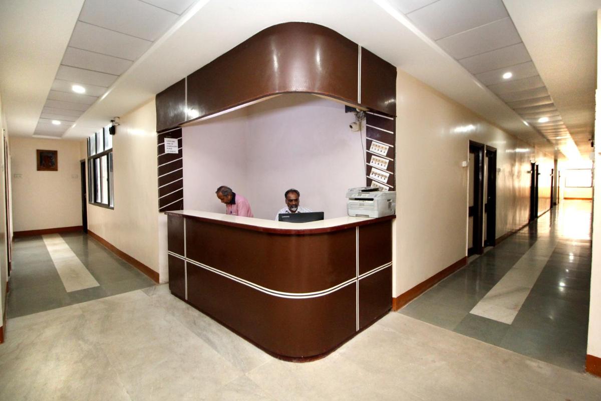 Hotel Gomatgiri - Housity