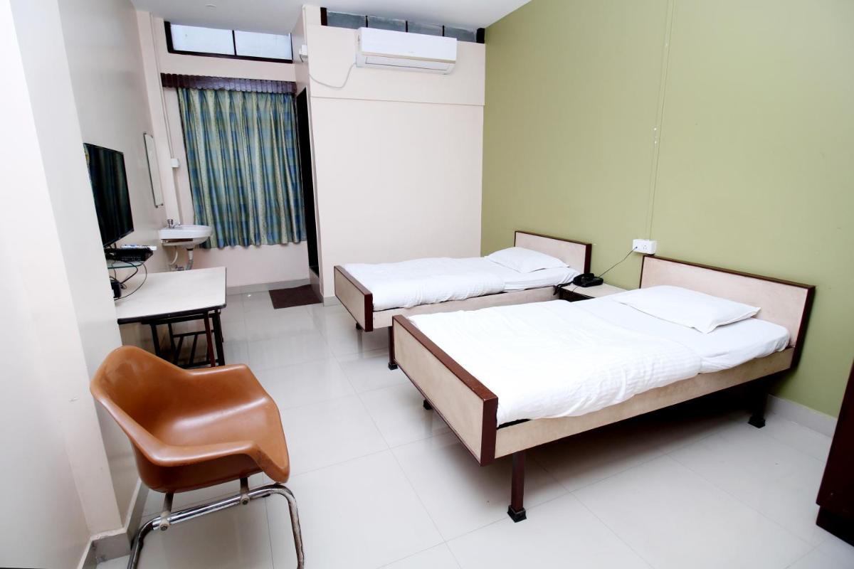 Hotel Gomatgiri - Housity
