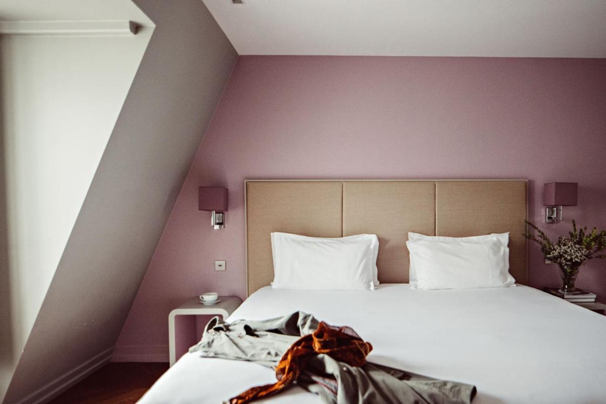 Un ou plusieurs lits dans un hébergement de l'établissement Monsieur Cadet Hotel & Spa