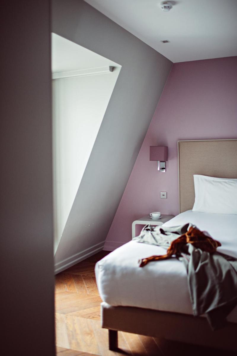 Un ou plusieurs lits dans un hébergement de l'établissement Monsieur Cadet Hotel & Spa