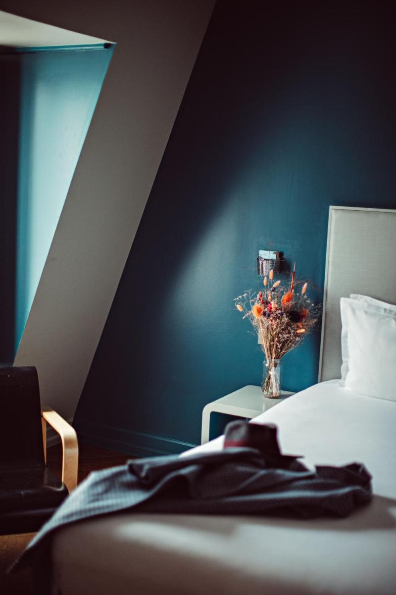 Un ou plusieurs lits dans un hébergement de l'établissement Monsieur Cadet Hotel & Spa