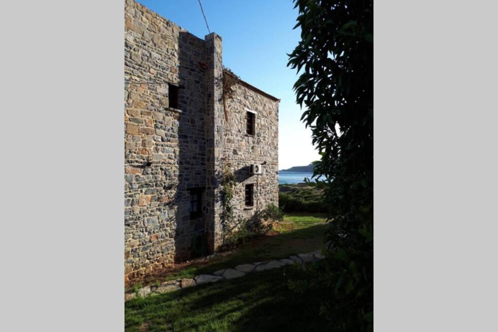Traditional stone house by the sea... - Housity