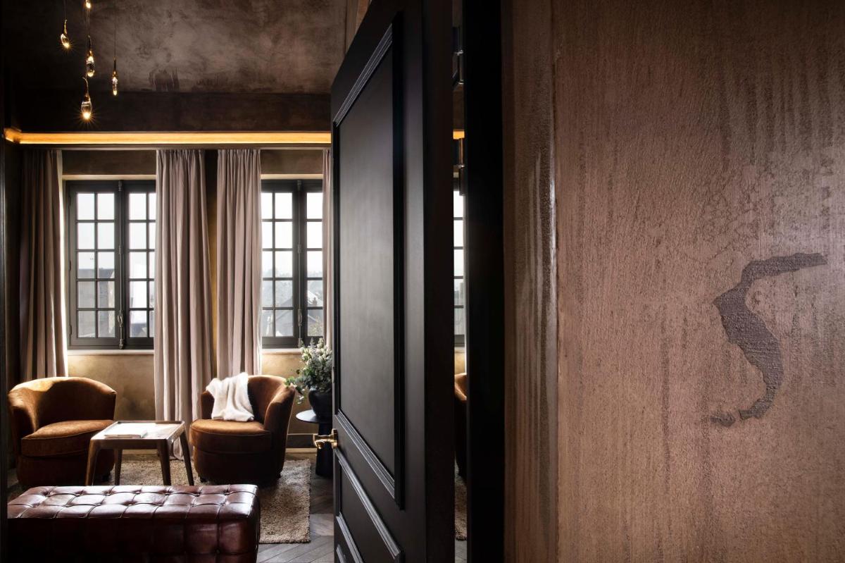 Coin salon dans l'établissement Hôtel Saint-Delis - La Maison du Peintre - Relais & Châteaux