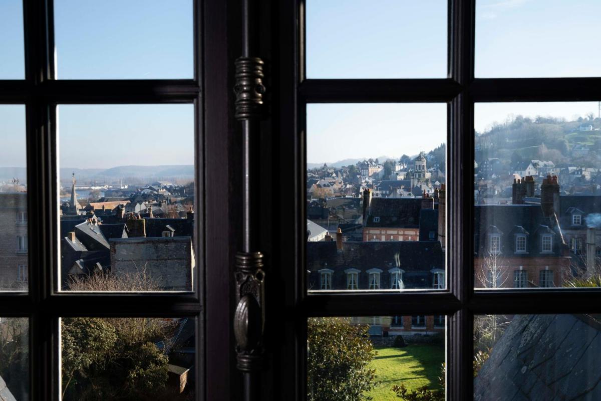 Vue générale sur la montagne ou vue sur la montagne depuis l'hôtel