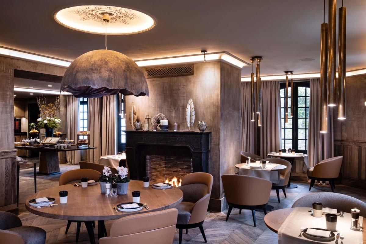 Coin salon dans l'établissement Hôtel Saint-Delis - La Maison du Peintre - Relais & Châteaux