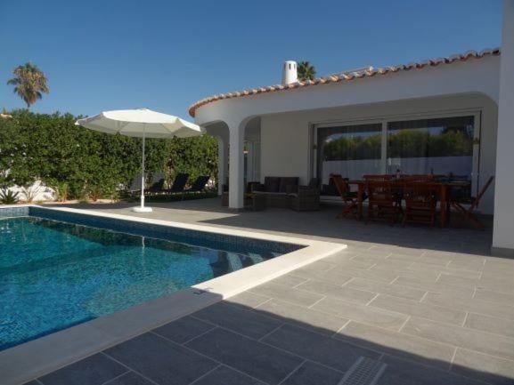 Alvor White House - Housity