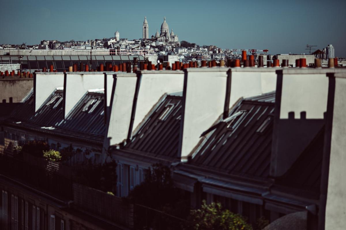 Vue générale sur Paris ou vue de la ville depuis l'hôtel