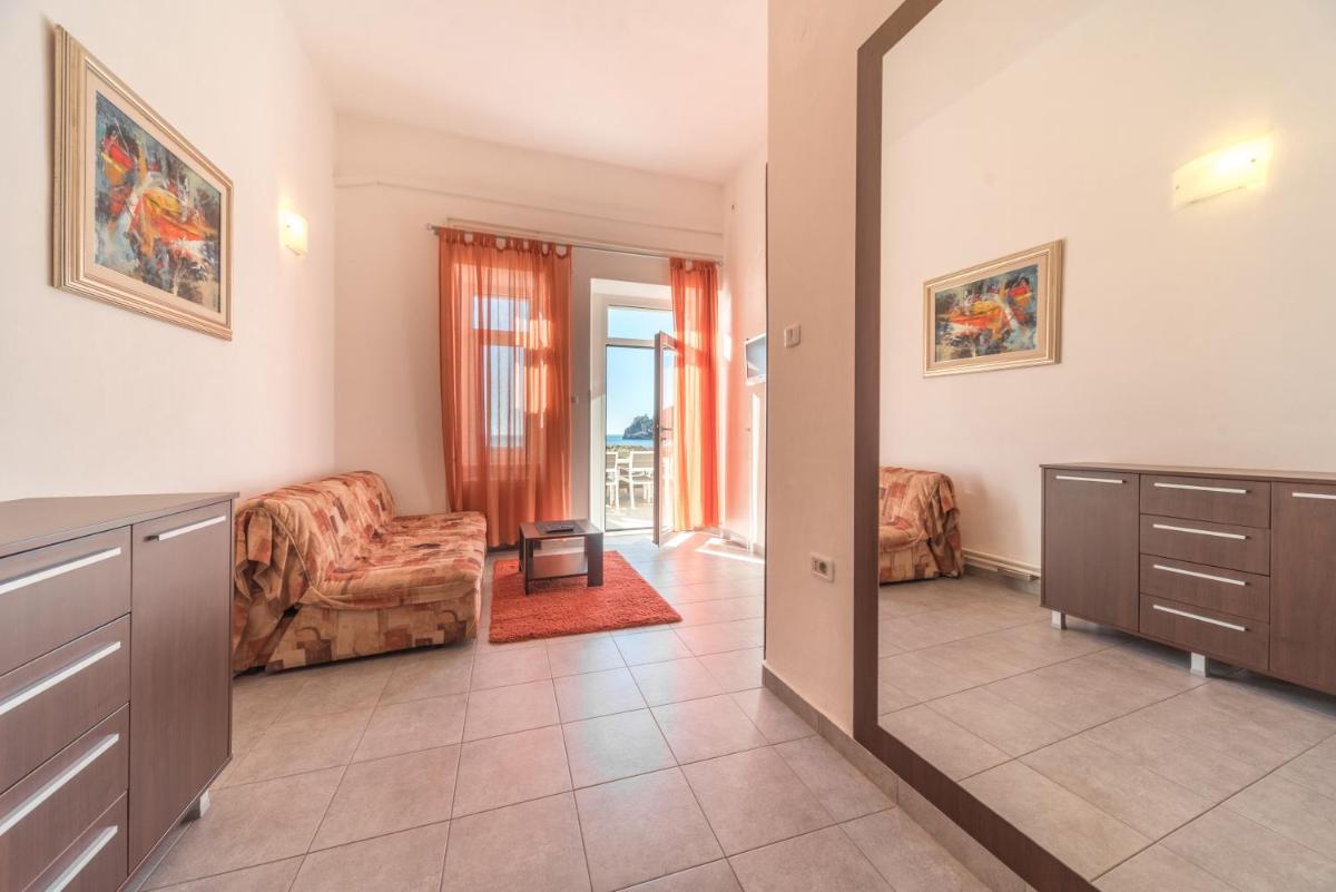 R club Apartments Old Town Budva - Housity