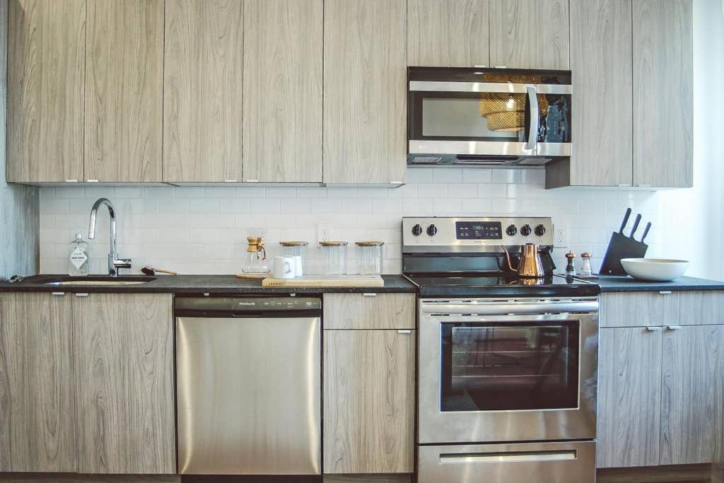 Rail Park Downtown Studio, Amazing Views, CONTACTLESS CHECK-IN - Housity