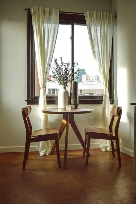 Billy Penn Studio with Outstanding Views, CONTACTLESS CHECK-IN - Housity