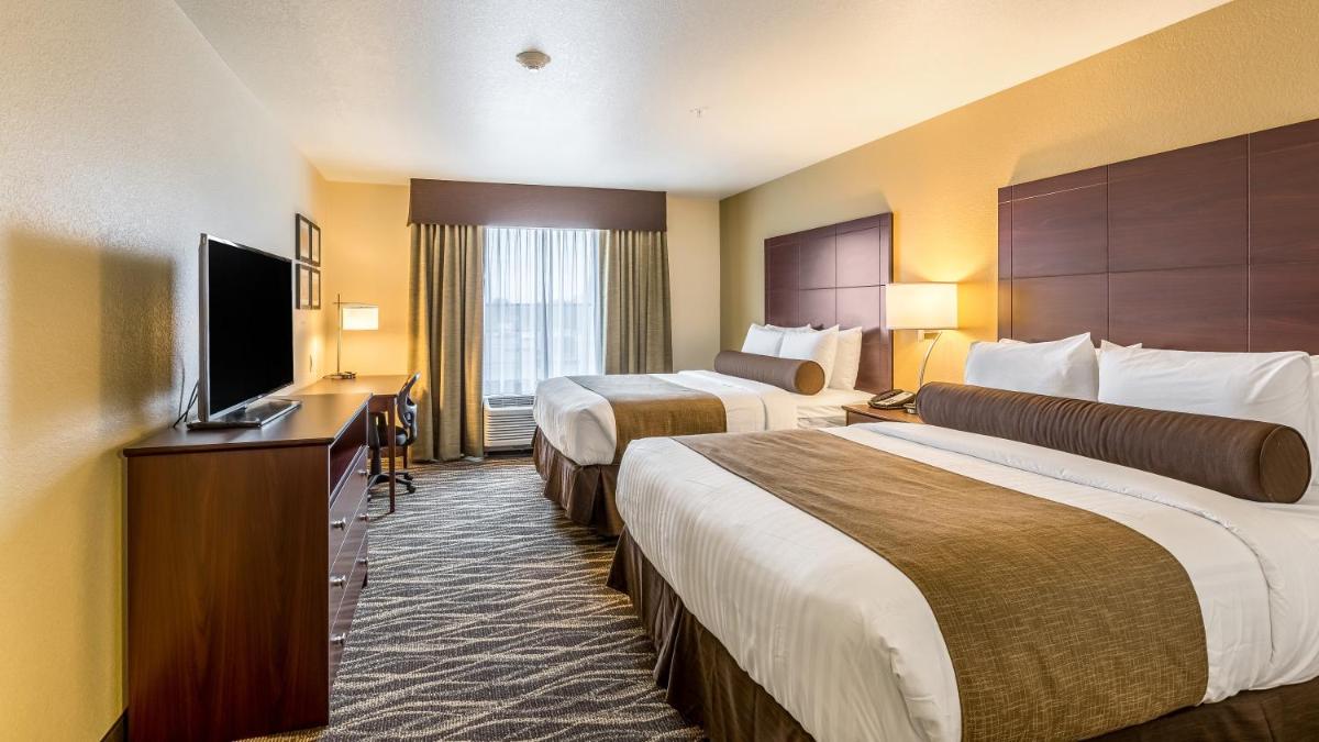 Cobblestone Hotel & Suites - Chippewa Falls - Housity