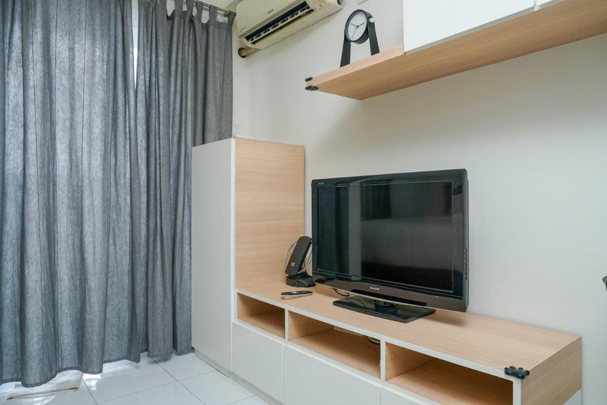 Best Spacious Studio Belmont Residence Puri Apartment By Travelio - Housity