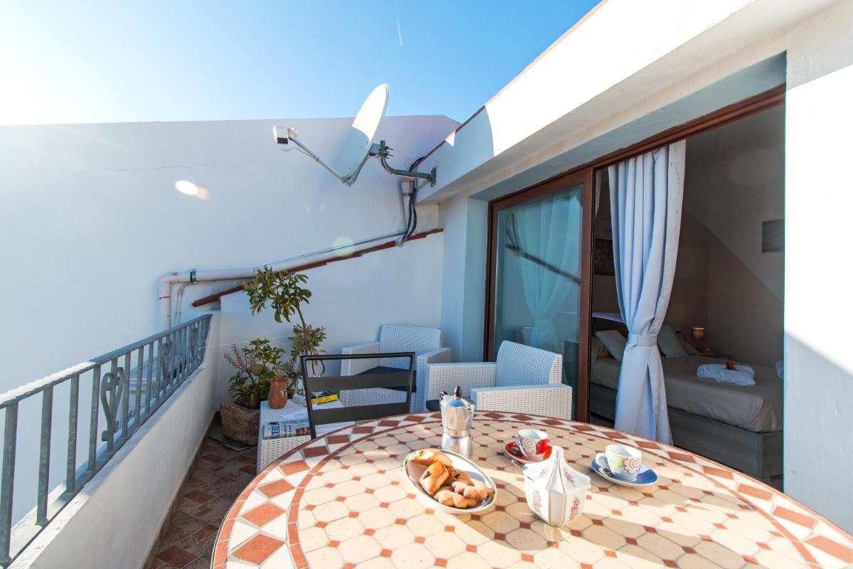 Sebastian House - Housity
