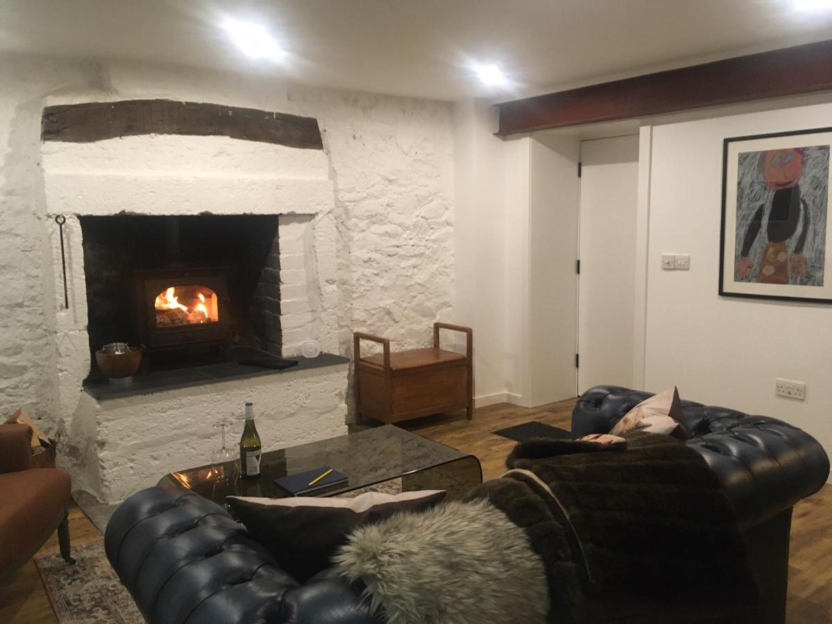 Beautifully Renovated Self-Contained Farm Cottage - close to beaches, North Berwick and the Golf Coast - Housity