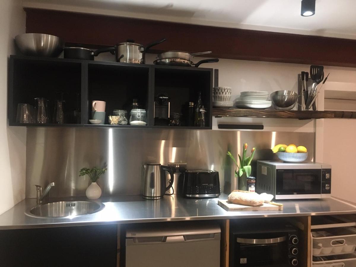 Beautifully Renovated Self-Contained Farm Cottage - close to beaches, North Berwick and the Golf Coast - Housity