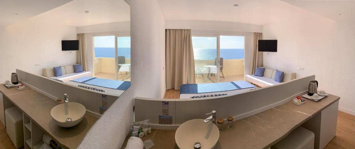 Un baño de Blau Punta Reina