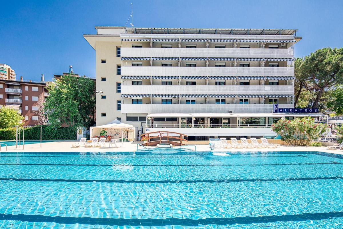 Aparthotel Albatros - Housity