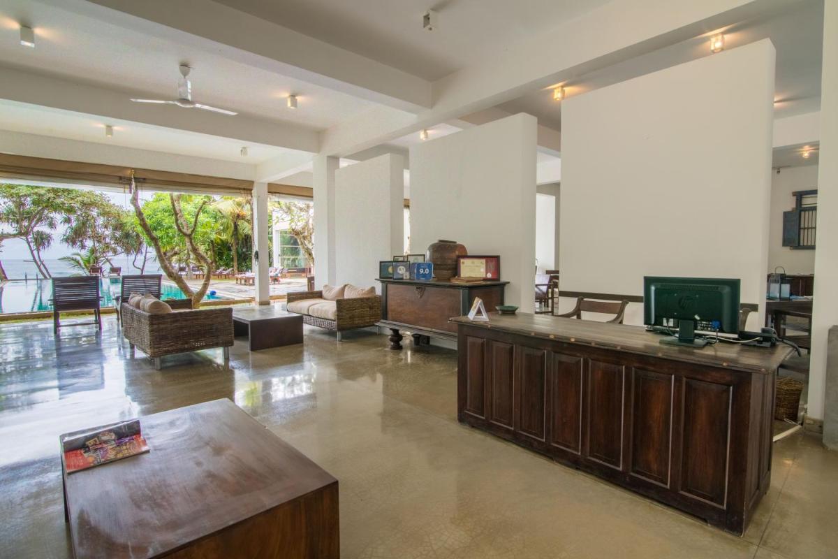 Roman Beach Hotel - Housity