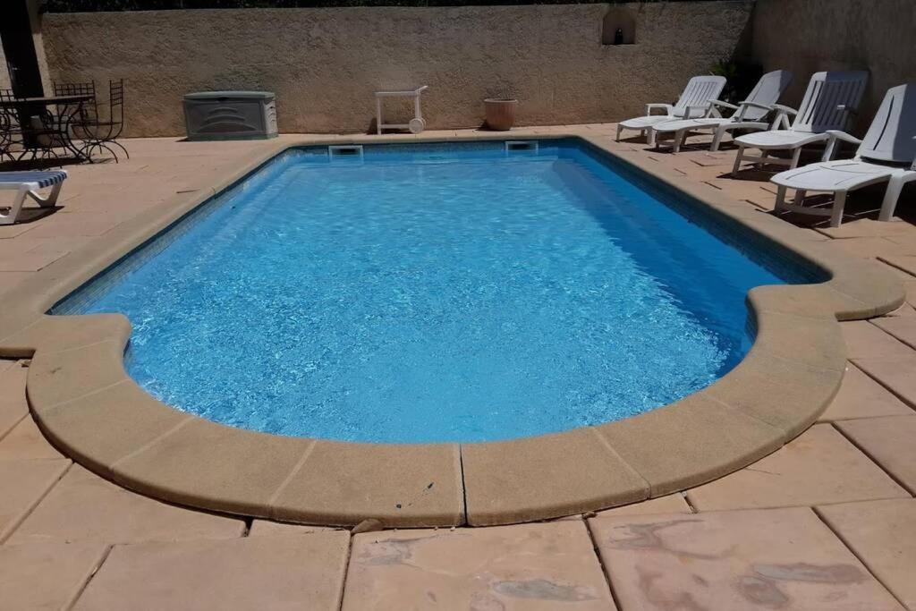 jolie villa avec piscine - Housity